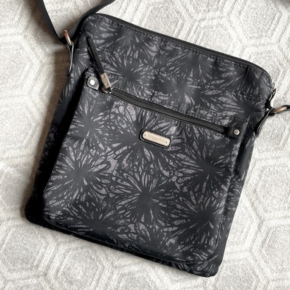 Baggallini Go Bagg Crossbody in Black Floral | Lightweight Travel Bag - Picture 1 of 10